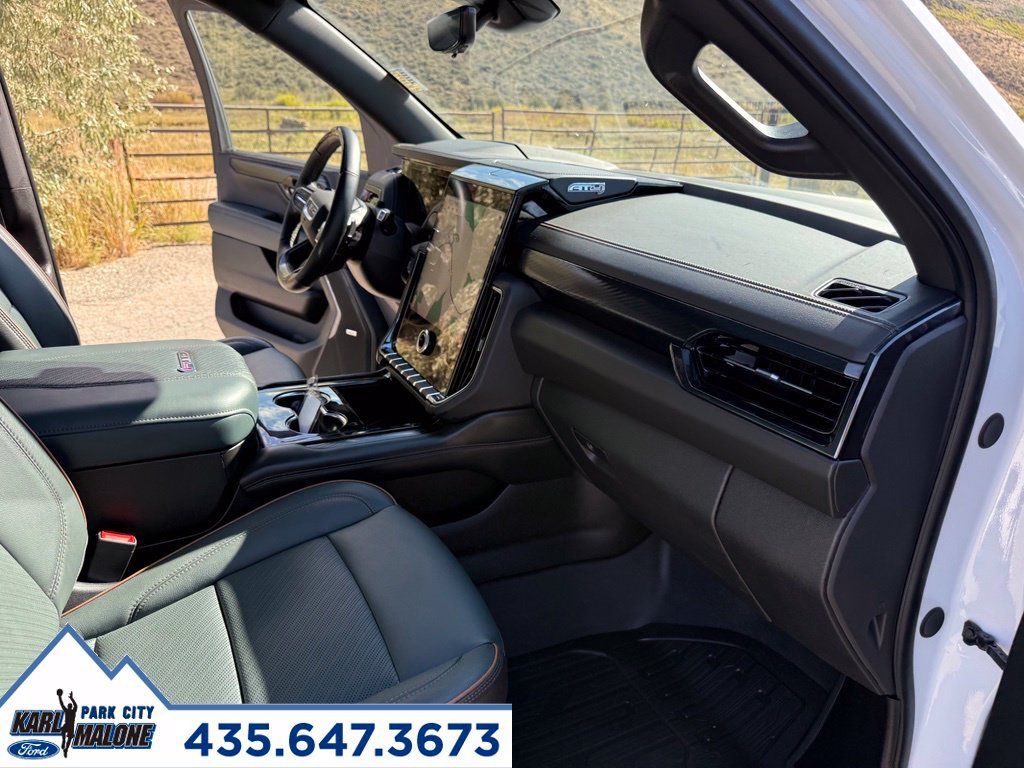 Used 2025 GMC Yukon AT4 w/ AT4 Premium Plus Package AWD/4WD image 43