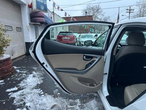 Used 2014 Hyundai Elantra Limited w/ Option Group 03 image 26