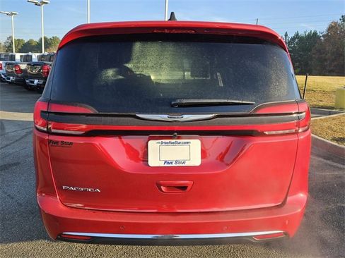 New 2026 Chrysler Pacifica Select image 10