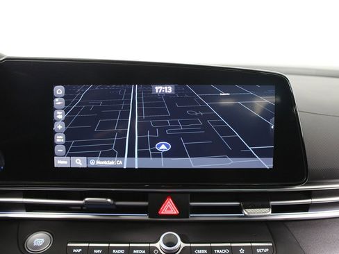 Used 2024 Hyundai Elantra Blue image 16