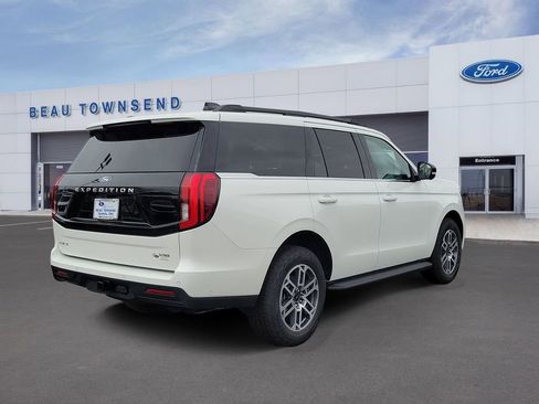 New 2025 Ford Expedition Active image 4