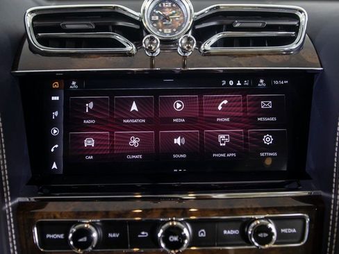 Used 2021 Bentley Bentayga image 29