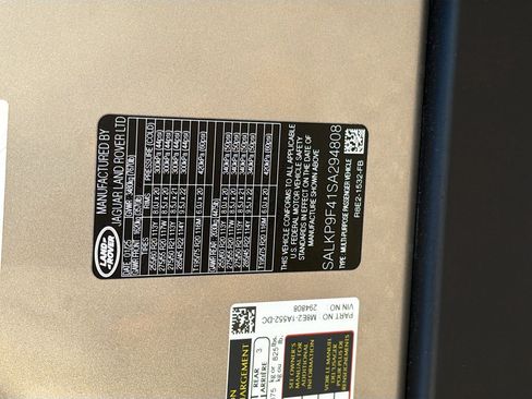 Used 2025 Land Rover Range Rover SE image 45