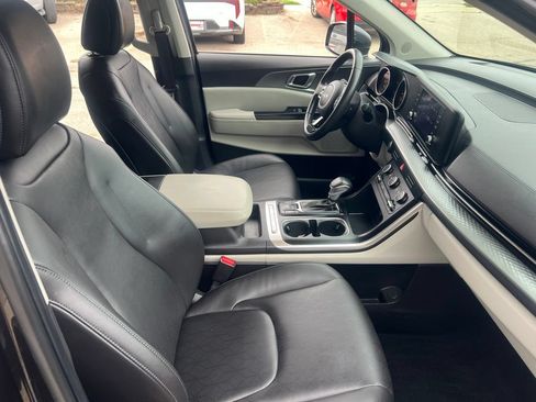 Certified 2022 Kia Carnival LX FWD image 18