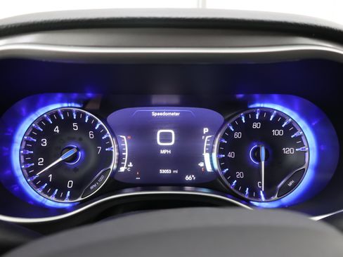 Used 2024 Chrysler Pacifica Touring-L FWD image 11