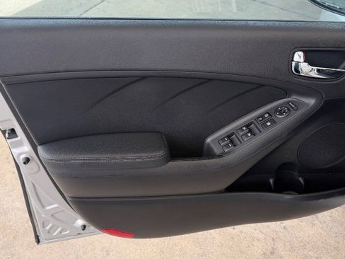 Used 2016 Kia Forte SX FWD image 17