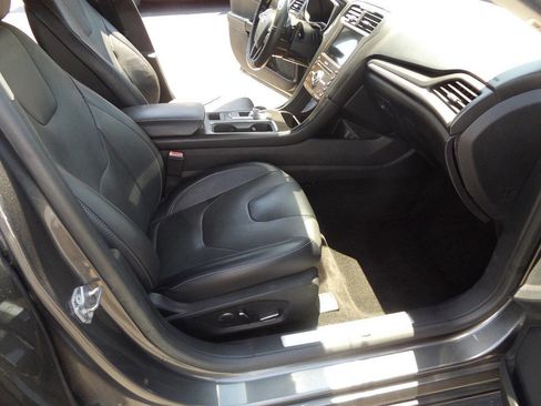 Used 2018 Ford Fusion Titanium AWD/4WD image 22