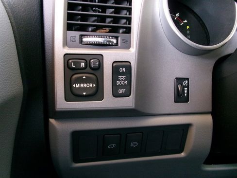 Used 2013 Toyota Sequoia Limited RWD image 47