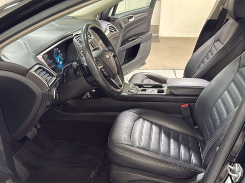 Used 2017 Ford Fusion SE image 12