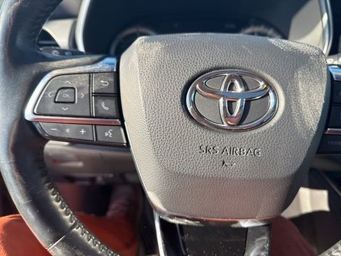 Used 2021 Toyota Highlander Platinum image 10