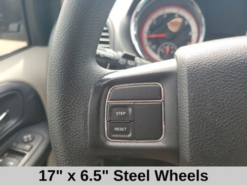 Used 2016 Dodge Grand Caravan American Value Package image 12