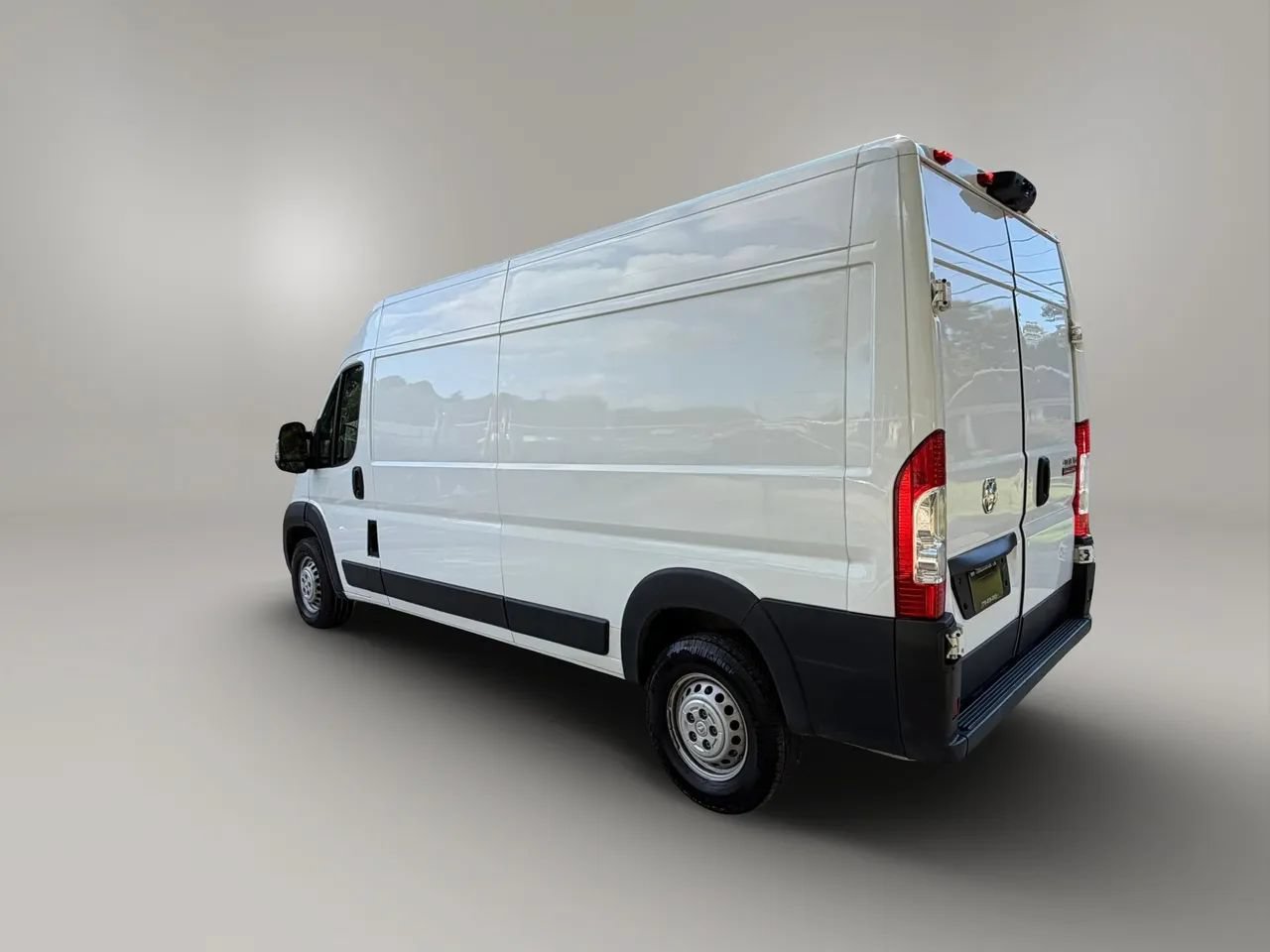 Used 2025 RAM ProMaster 2500 w/ Convenience Group FWD image 9