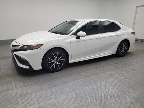 Used 2023 Toyota Camry SE FWD image 2