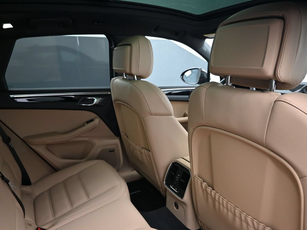 Certified 2026 Porsche Macan AWD/4WD image 7