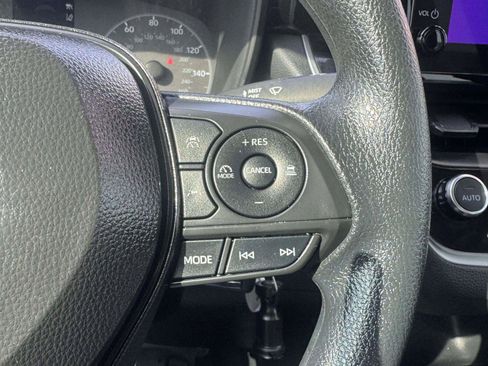 Used 2025 Toyota Corolla LE FWD image 28