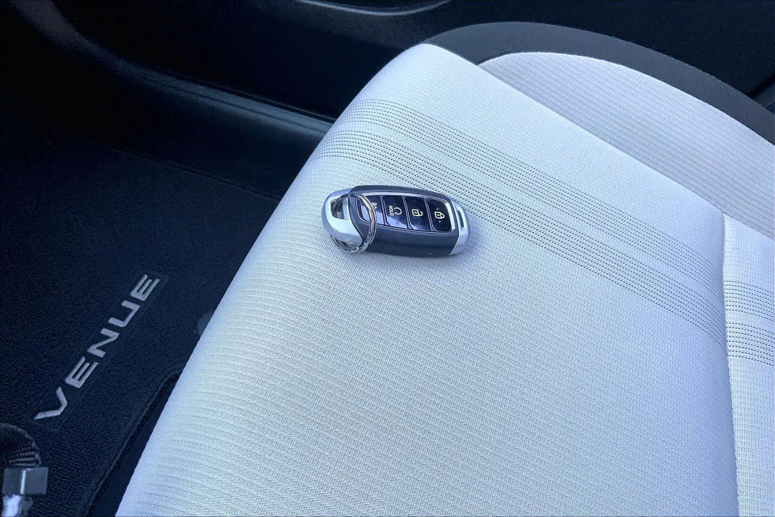 Certified 2025 Hyundai Venue SEL FWD image 14