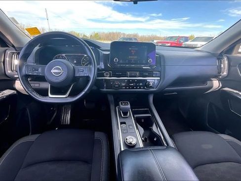 Used 2024 Nissan Pathfinder SV image 7