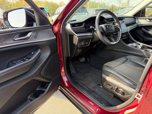 Used 2023 Jeep Grand Cherokee L Limited AWD/4WD image 18
