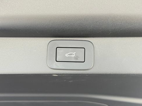 Certified 2025 Land Rover Range Rover SV AWD/4WD image 40