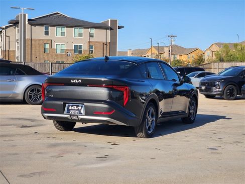 New 2025 Kia K4 LXS image 2