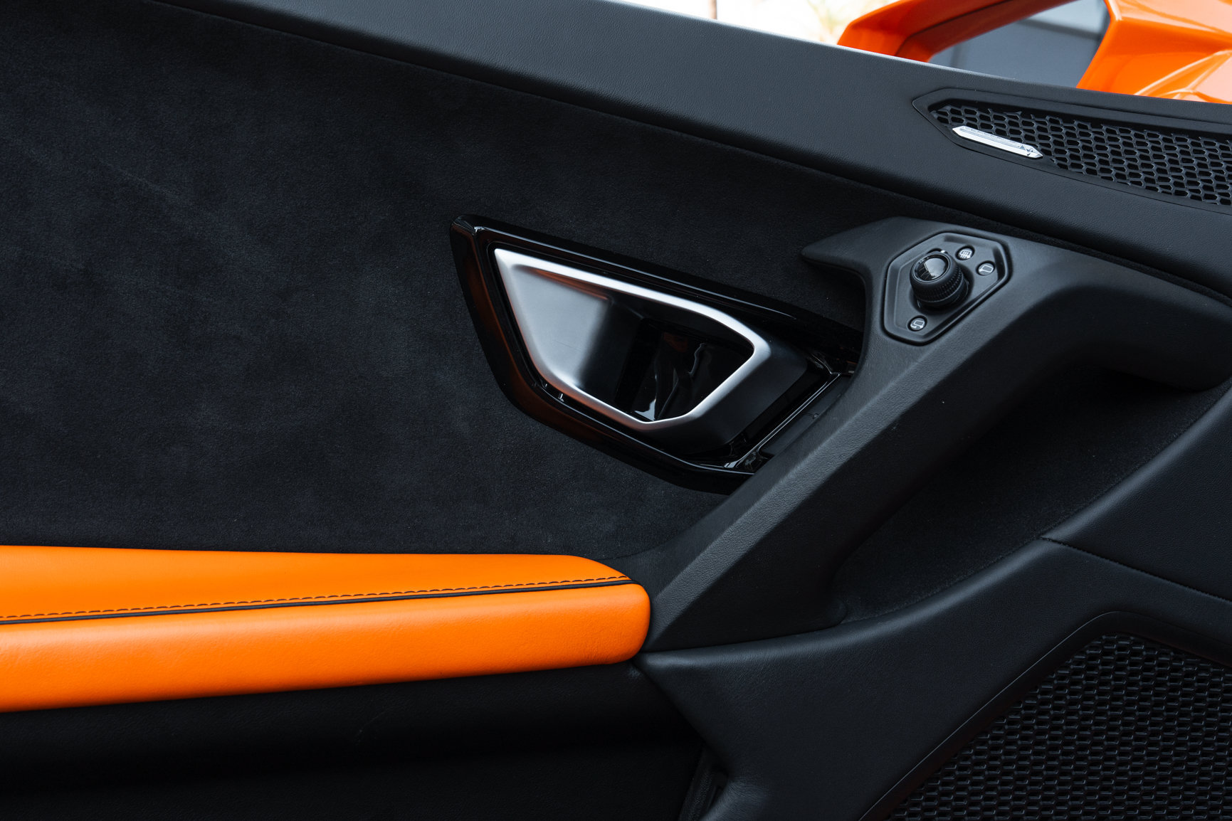 Used 2020 Lamborghini Huracan EVO RWD image 23