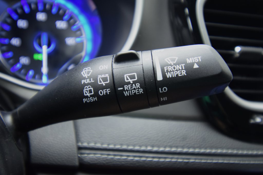 New 2027 Chrysler Pacifica Select w/ Family Tech Group FWD image 29