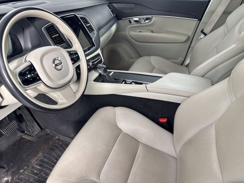 Used 2020 Volvo XC90 T6 Momentum AWD/4WD image 14