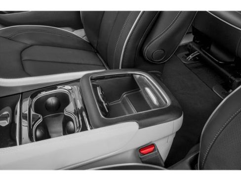 Certified 2021 Chrysler Pacifica Limited w/ Premium & Safety Sphere Group image 14