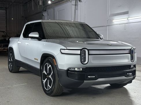 Used 2022 Rivian R1T Adventure image 3