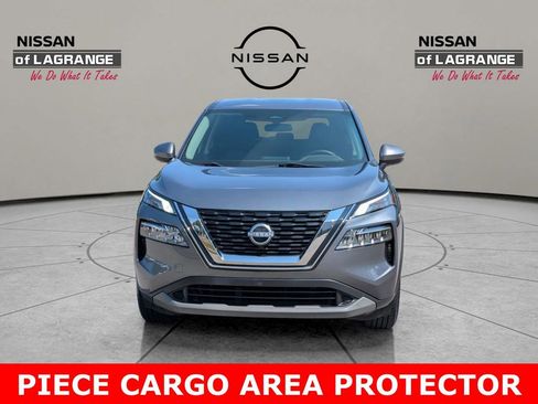 Certified 2022 Nissan Rogue SV image 2