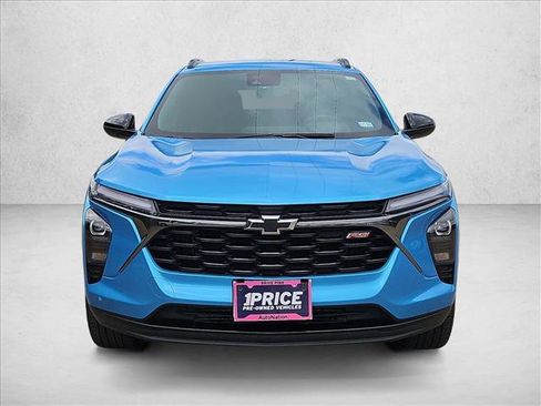 Used 2025 Chevrolet Trax RS w/ Driver Confidence Package image 2