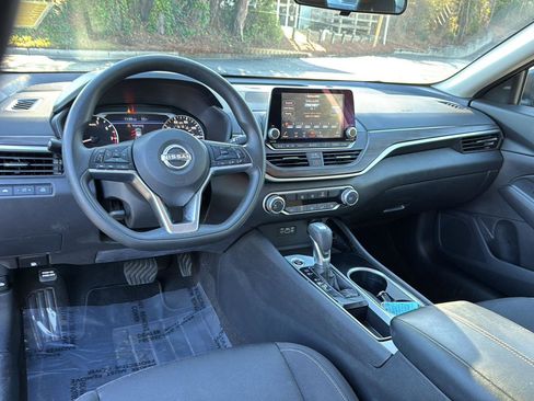 Used 2024 Nissan Altima 2.5 SV image 16