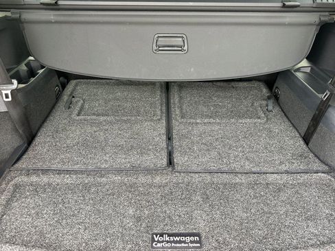 Used 2018 Volkswagen Tiguan SEL w/ 3rd Row Seat Package image 15