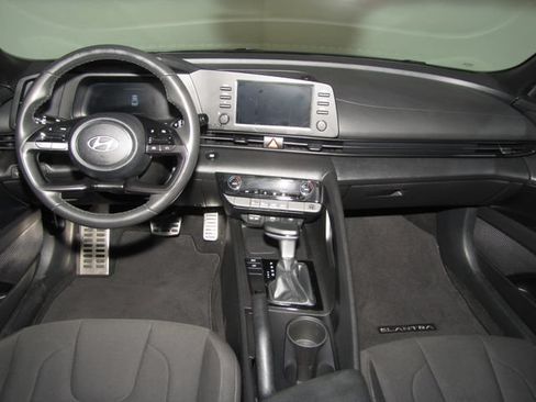 Used 2025 Hyundai Elantra Sport FWD image 13