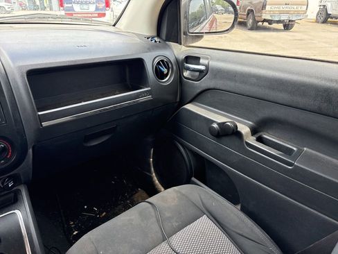 Used 2009 Jeep Compass Sport image 14