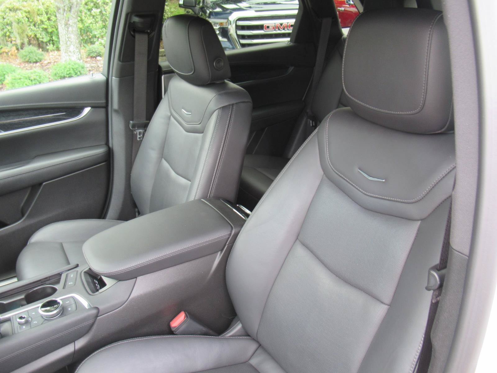 Used 2023 Cadillac XT5 Premium Luxury FWD image 17