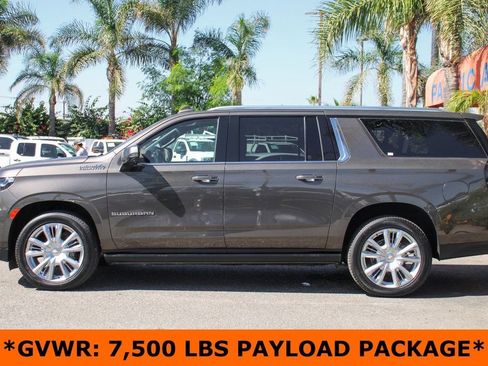 Used 2021 Chevrolet Suburban High Country w/ Premium Package image 5