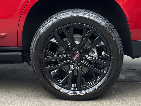 Used 2026 GMC Yukon Denali w/ Sun & Power Step Package AWD/4WD image 12