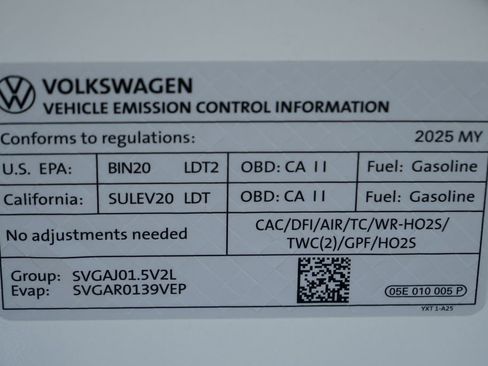 Used 2025 Volkswagen Taos SEL AWD/4WD image 12