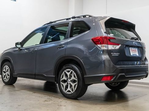 Used 2023 Subaru Forester Premium AWD/4WD image 7