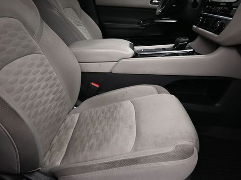 Used 2022 Nissan Pathfinder SV image 26