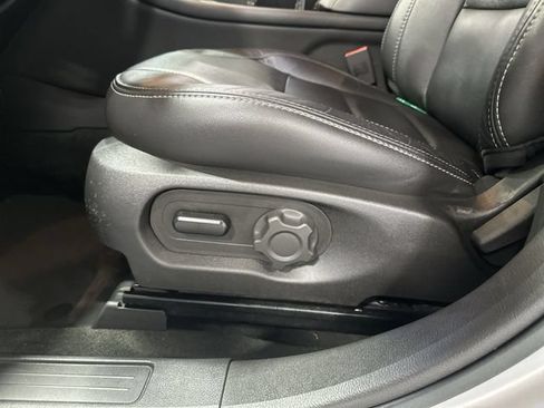 Used 2016 Ford Taurus SEL w/ Equipment Group 201A FWD image 18