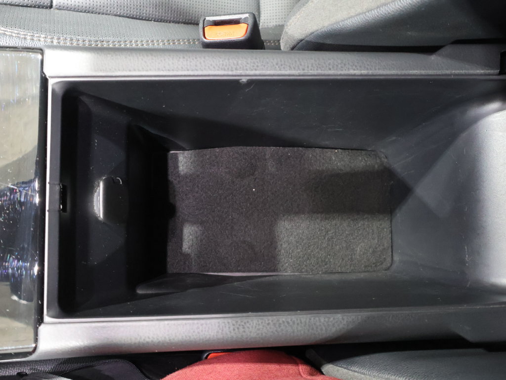Used 2025 Toyota Camry XLE FWD image 32