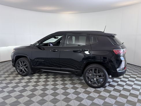 Used 2024 Jeep Compass Limited w/ High Altitude Package AWD/4WD image 8