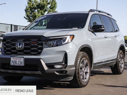 Used 2024 Honda Passport TrailSport image 3