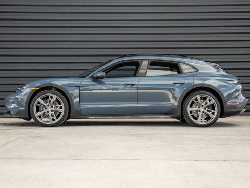 Used 2025 Porsche Taycan 4 Cross Turismo image 2