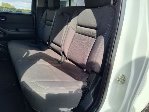 Used 2022 Nissan Frontier SV image 25