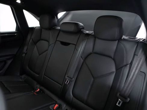 Certified 2026 Porsche Macan AWD/4WD image 37