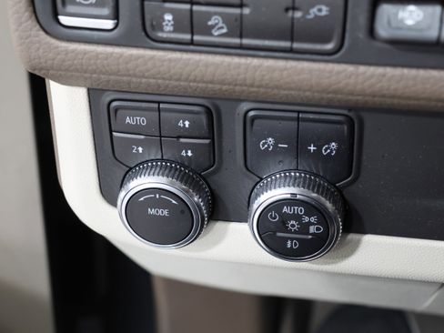 Used 2021 GMC Yukon XL Denali image 17