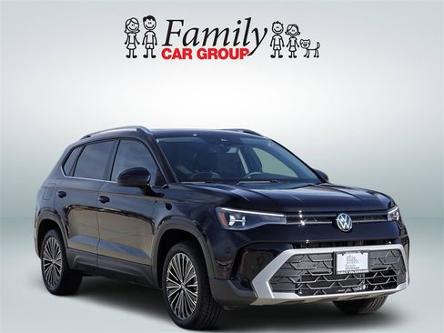 New 2026 Volkswagen Taos SE image 2